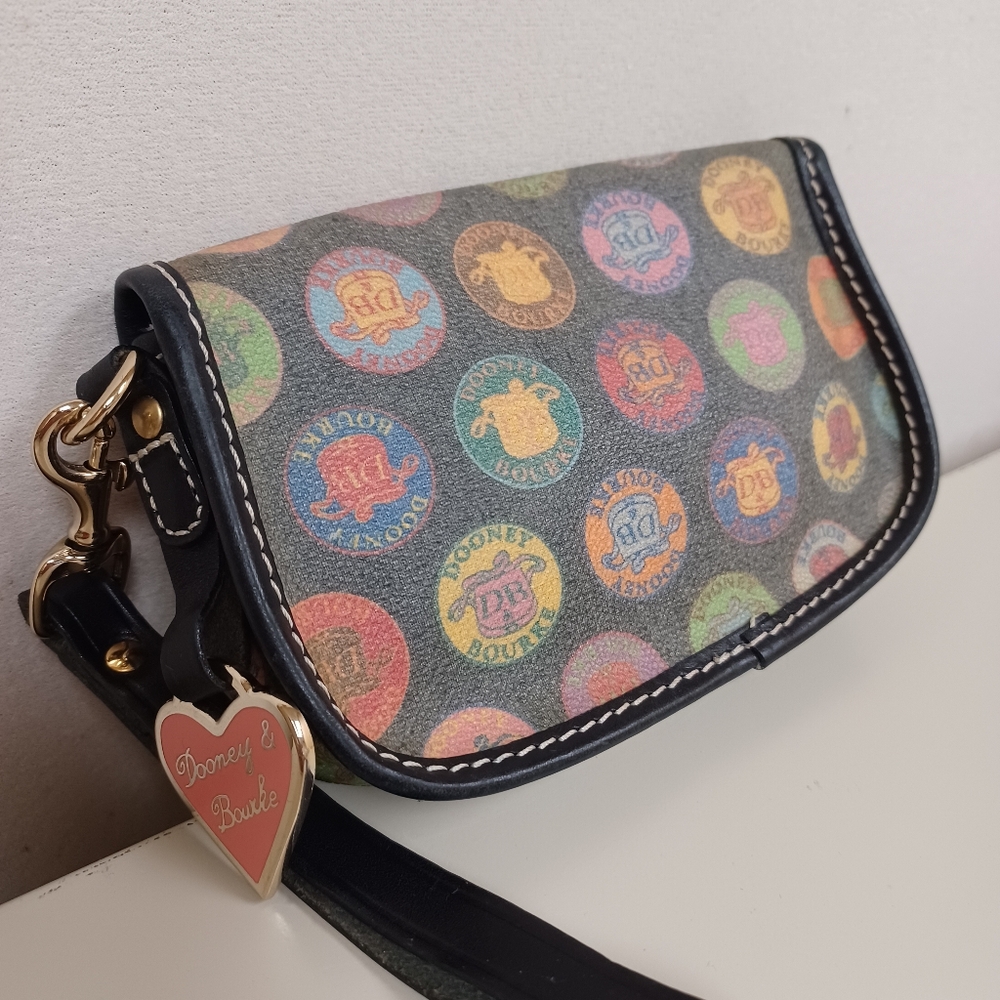 Vintage DOONEY & BOURKE wristlet w Heart Charm Hang Tag